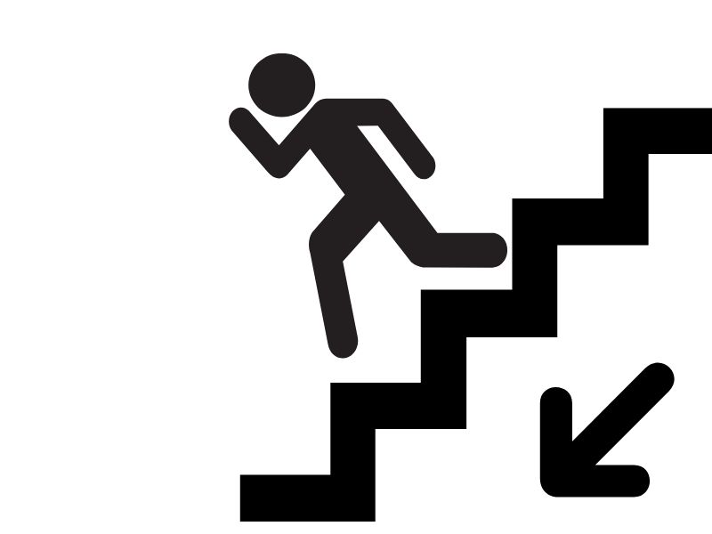 階段を下りる人