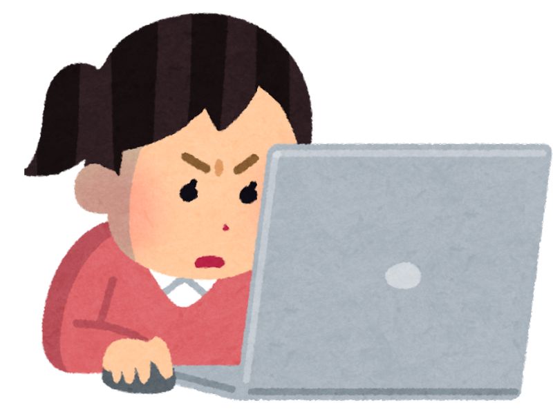 険しい表情でパソコンを操作する人
